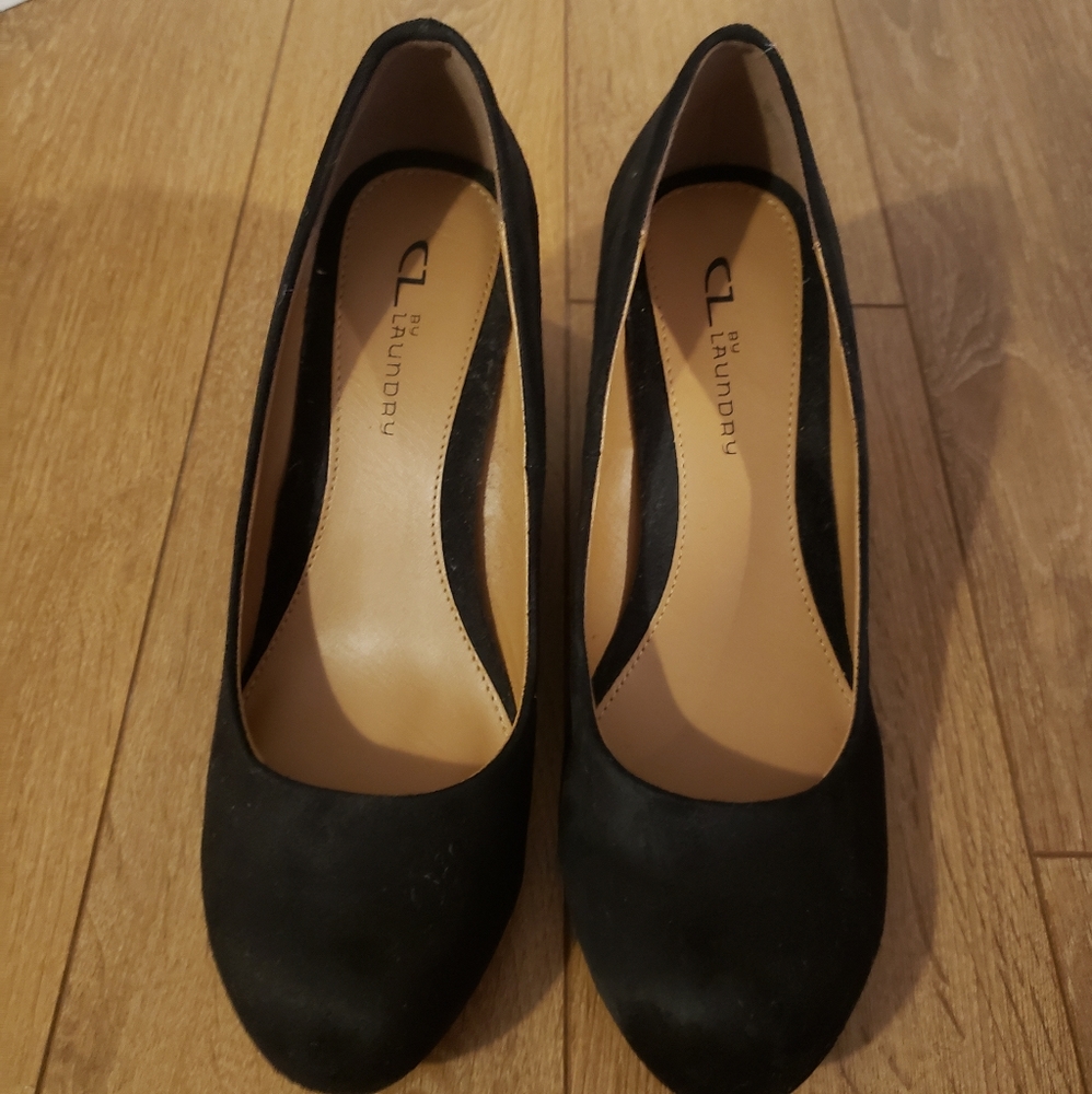 Barely worn black pump heels